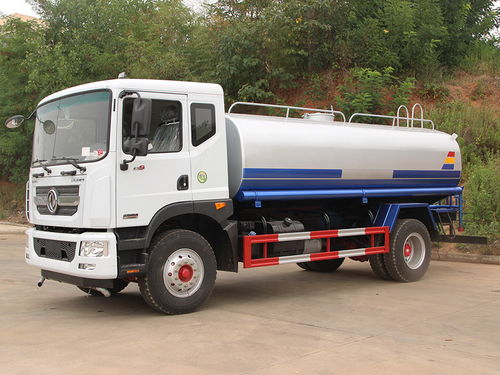 國五消毒液噴灑車 灑水車的升級，城市衛(wèi)生的守護(hù)者